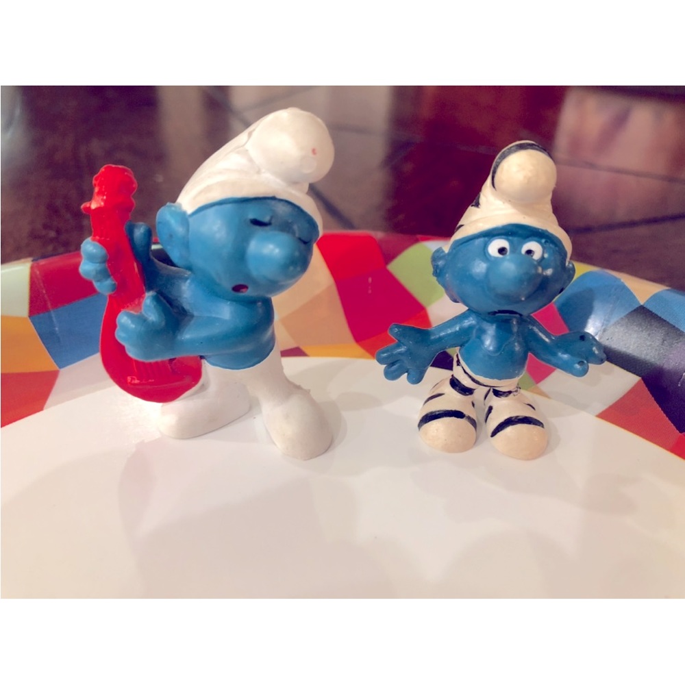 Smurf guitar lyre vintage figurine and vintage Schleich Smurf toy prisoner